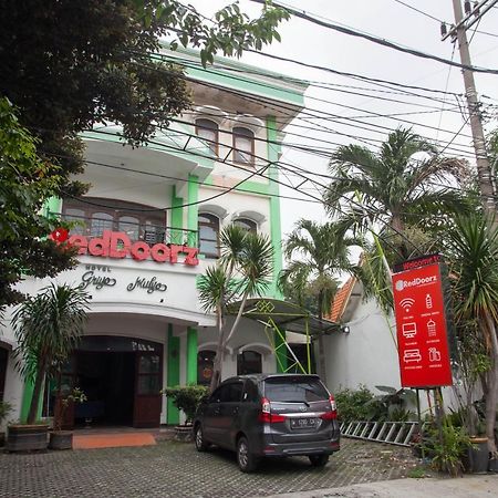 Reddoorz @ Genteng Surabaya 2 Εξωτερικό φωτογραφία