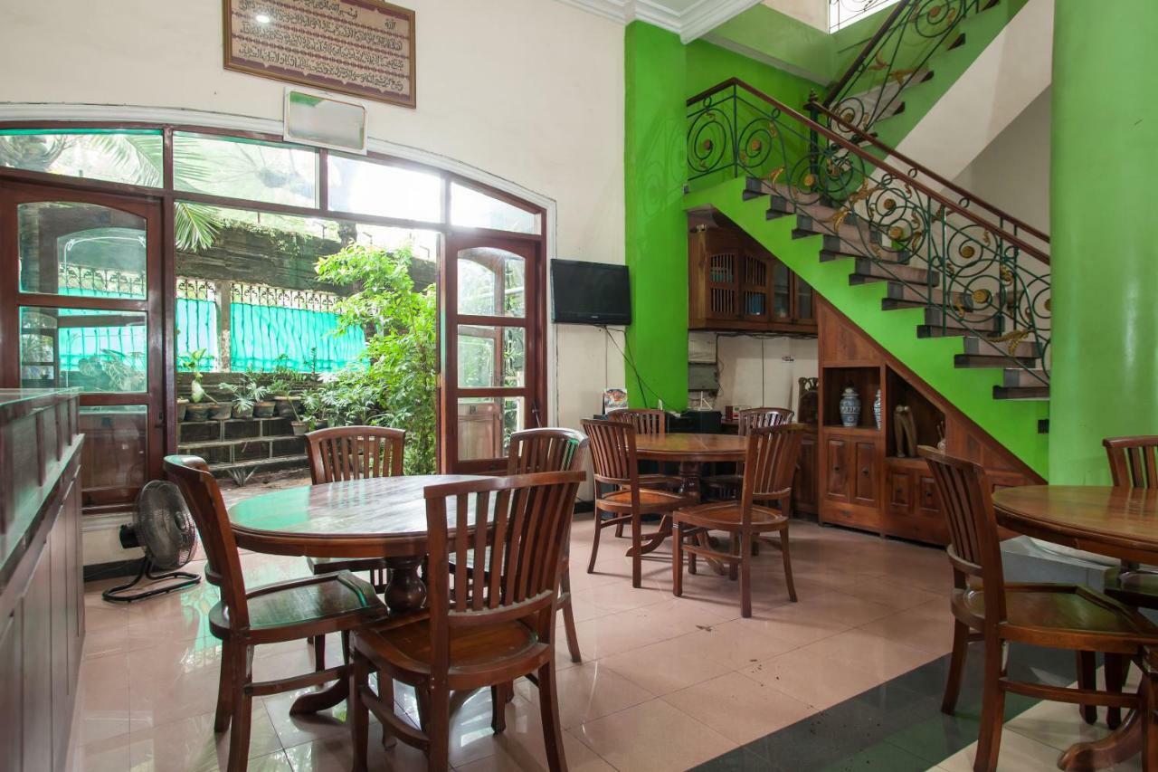 Reddoorz @ Genteng Surabaya 2 Εξωτερικό φωτογραφία