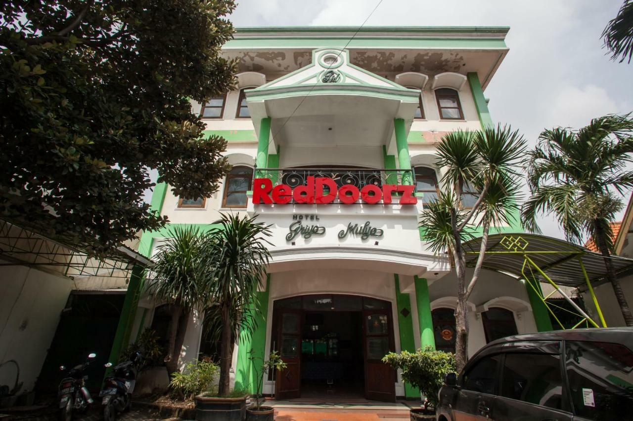 Reddoorz @ Genteng Surabaya 2 Εξωτερικό φωτογραφία
