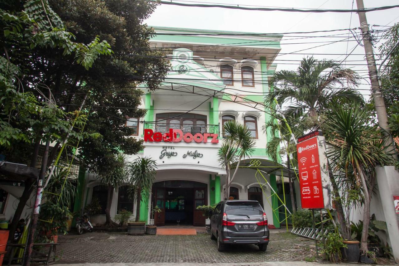 Reddoorz @ Genteng Surabaya 2 Εξωτερικό φωτογραφία