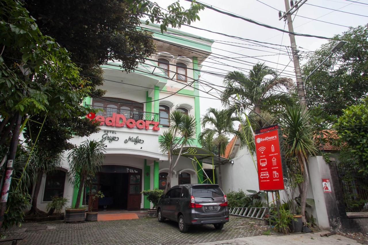 Reddoorz @ Genteng Surabaya 2 Εξωτερικό φωτογραφία